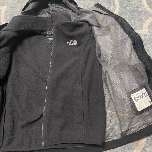 The North Face youth ski jacket - Picture 6 of 9